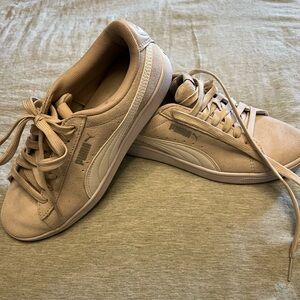 Women’s Puma sneaker
